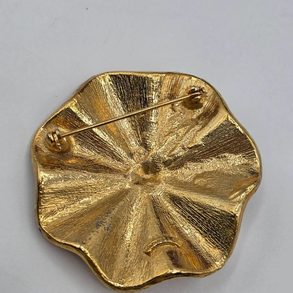 Marvella Enamel Flower Rosette Brooch Red White Blue Gold Tone Signed Jewelry‎